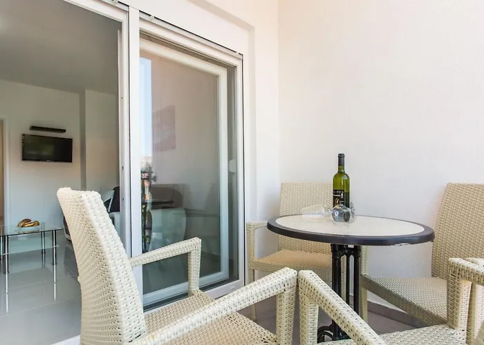 In Mit Eigenem Balkon By Interhome アパート *