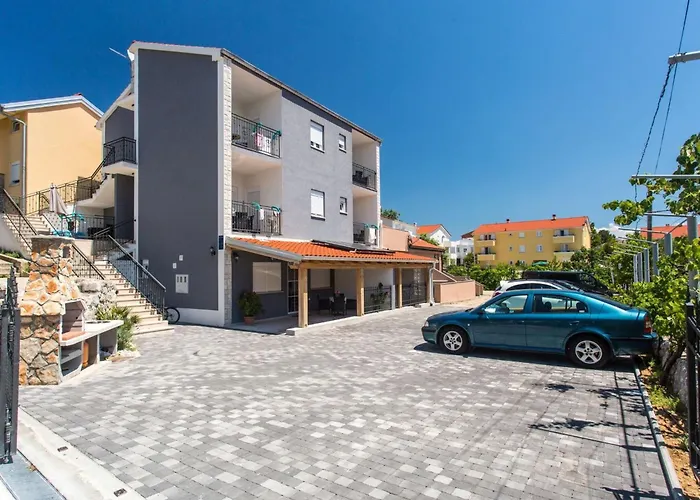 In Mit Eigenem Balkon By Interhome * バスカ