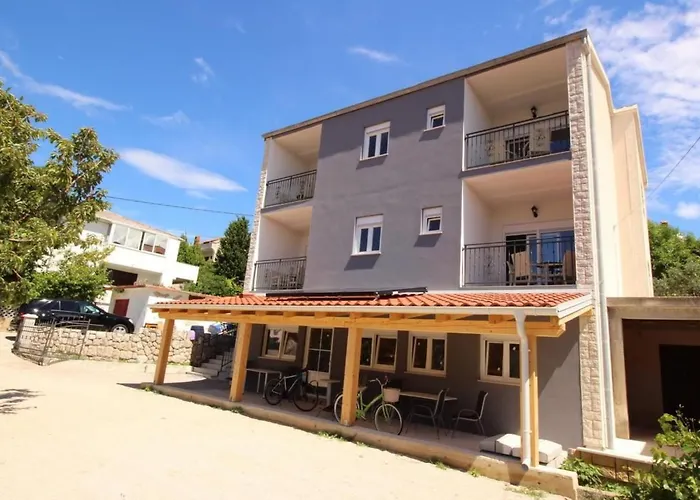 In Mit Eigenem Balkon By Interhome * バスカ