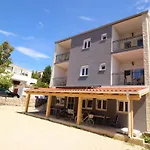 In Mit Eigenem Balkon By Interhome 巴斯卡