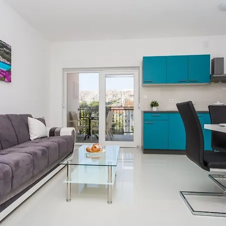 In Mit Eigenem Balkon By Interhome *