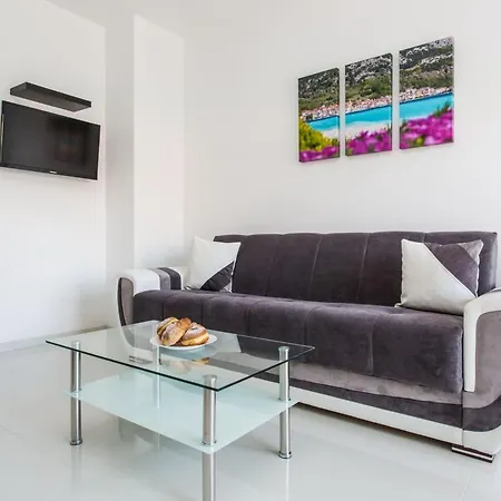 Apartment In Mit Eigenem Balkon By Interhome *