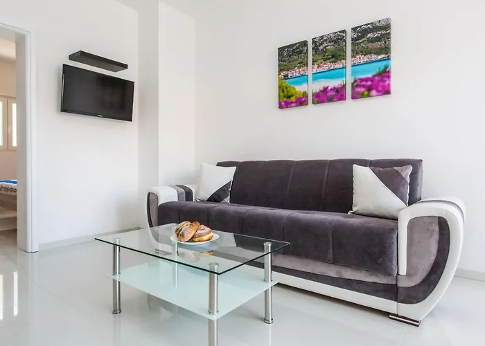 Apartment In Mit Eigenem Balkon By Interhome *