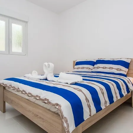 In Mit Eigenem Balkon By Interhome 아파트