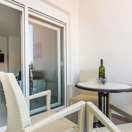 In Mit Eigenem Balkon By Interhome 아파트 *